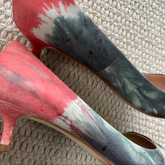 Charles David Kitten Pumps, Size 6 - Picture 6 of 11